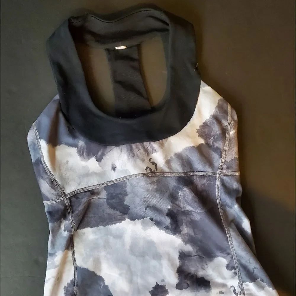 Lululemon Abstract Workout Tank - Picture 2 of 8
